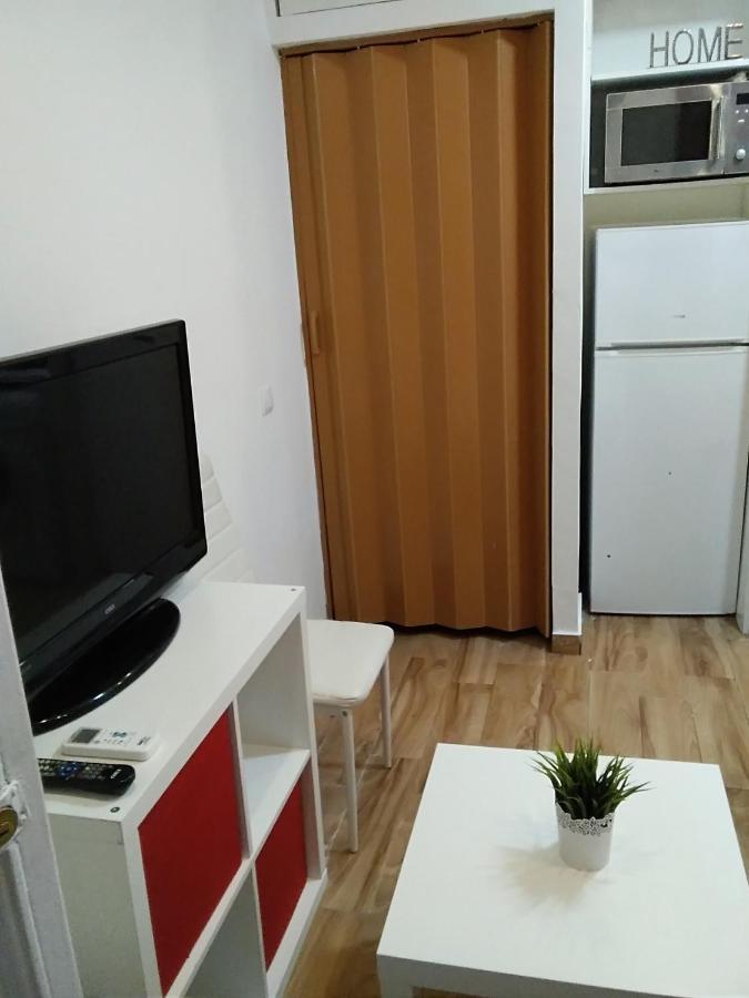 Estudio Cerca Del Carrefour Rosaleda Lägenhet